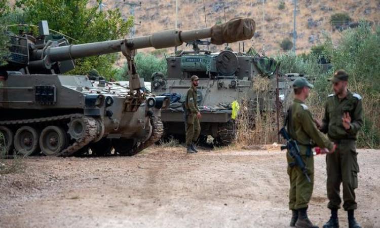   الجيش الإسرائيلى يدفع بتعزيزات عسكرية على حدود لبنان
