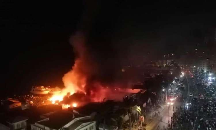   بعد ٣ ساعات.. السيطرة على حريق وقفة عيد الأضحى بمنطقة صناعة السفن بالاسكندرية