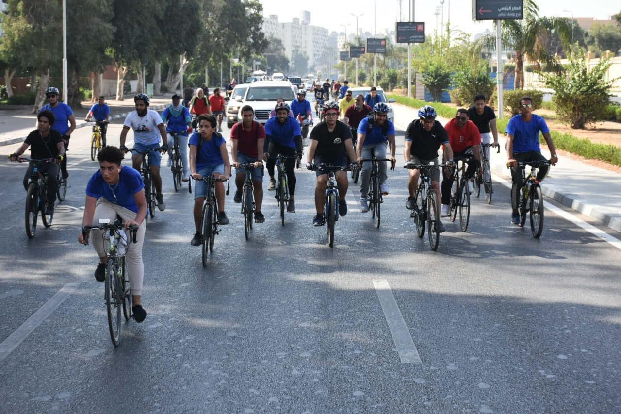   تحت شعار «رياضتك مناعتك».. وزير الرياضة يشارك ٥٠٠ متسابق من الشباب في ماراثون الدراجات الهوائية