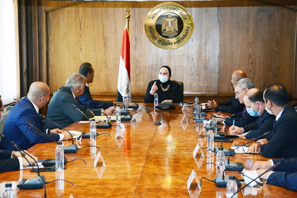  وزيرة التجارة تستعرض مع ممثلى المجالس التصديرية خطة الارتقاء بالصادرات المصرية للأسواق الخارجية