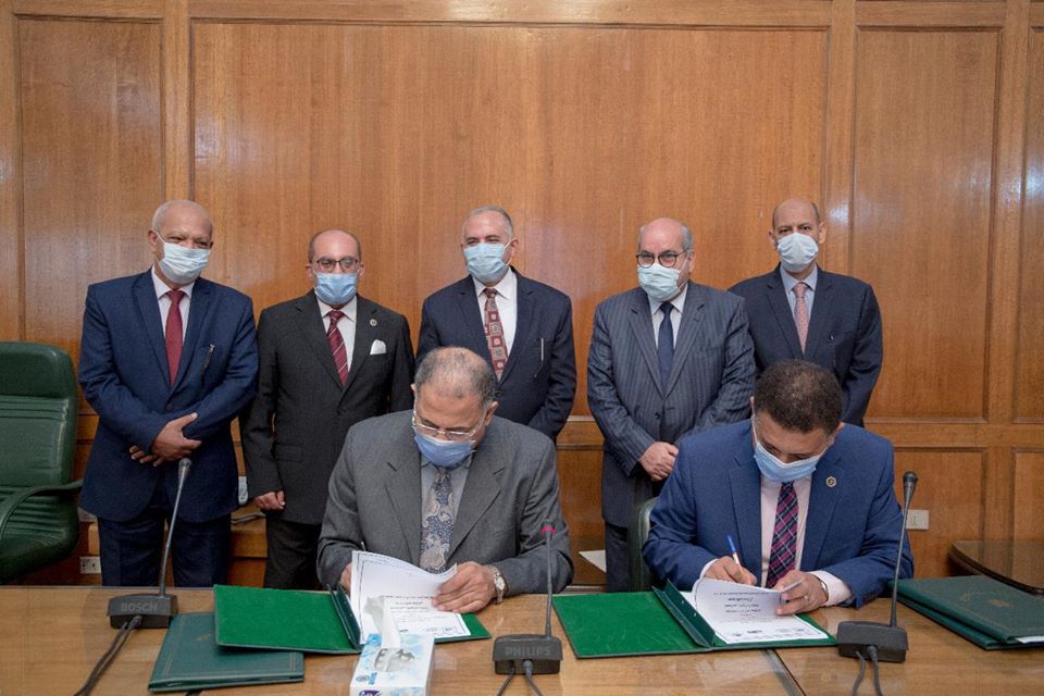   وزير الرى يشهد توقيع عقد دراسة تحديد السحب الآمن للخزانات الجوفية مع جامعة القاهرة