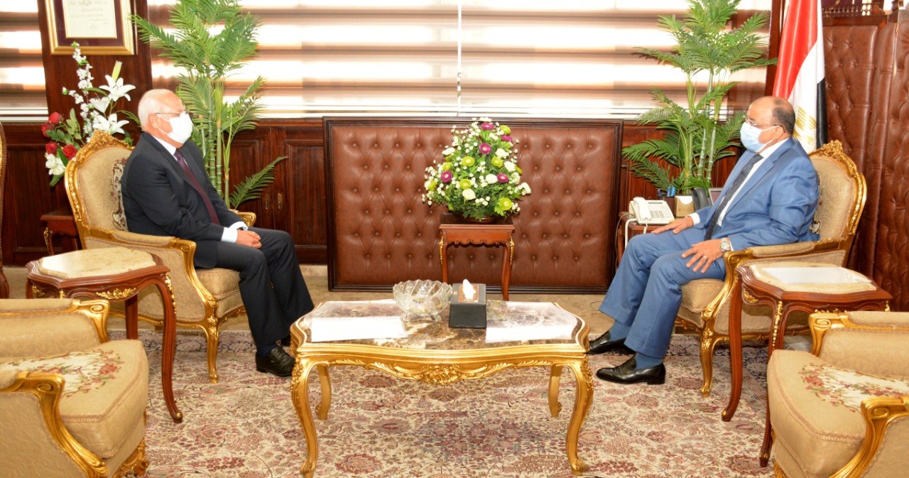   وزير التنمية المحلية يلتقي مع محافظ بورسعيد لمتابعة المشروعات الجارية بالمحافظة