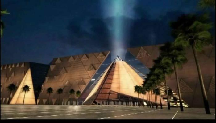   الأمين العام لمنظمة السياحة العالمية يحرص على توثيق زيارته للمتحف المصري الكبير في كتاب الزيارات