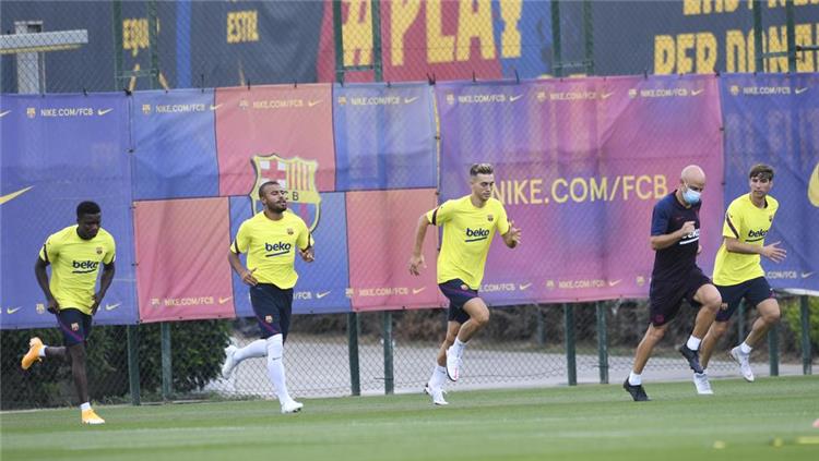   لاعبو برشلونة يخضعون لفحوصات فيروس كورونا قبل العودة للتدريبات