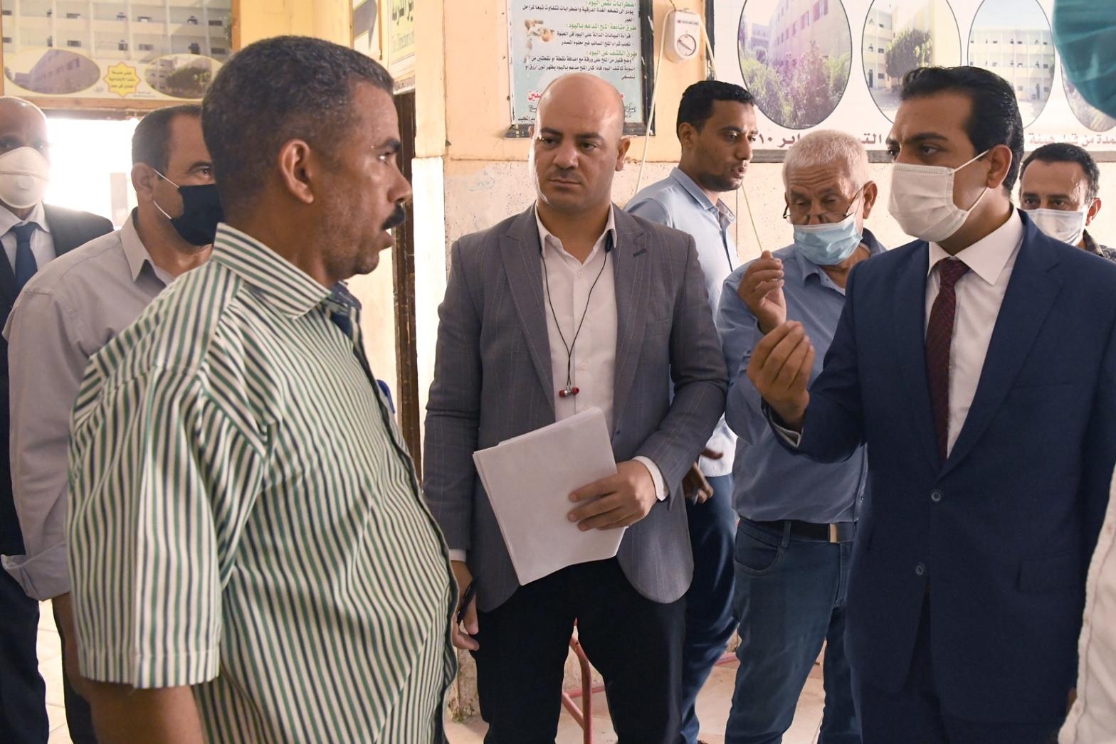  «حازم عمر » يتفقد مقرات اللجان الانتخابية بعدد من مدن محافظة قنا