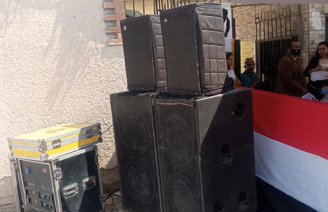   الأغانى الوطنية تسيطر على اللجان الإنتخابية بمدرسة طبرى الحجاز بمصر الجديدة