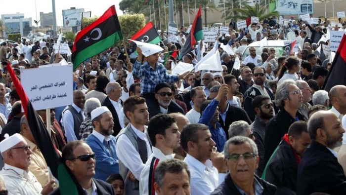   آلاف الليبيين يتظاهرون مطالبين برحيل حكومة السراج  الموالية لـ أردوغان| شاهد