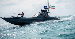  عاجل| إيران تستولي علي سفينة تجارية في المياه الدولية
