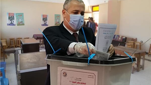   رئيس الوطنية للصحافة يدلي بصوته في انتخابات الشيوخ بالجيزة.. صور