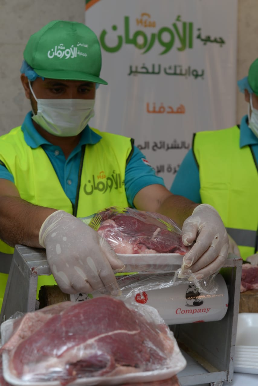   الأورمان إنتهت من توزيع اللحوم البلدية فى قرى محافظة قنا