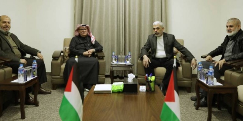   صحافة إسرائيل: محادثات حماس ومندوب قطر بشأن التهدئة لم تحرز تقدماً.. والقطرى لم يجلب معه المنحة