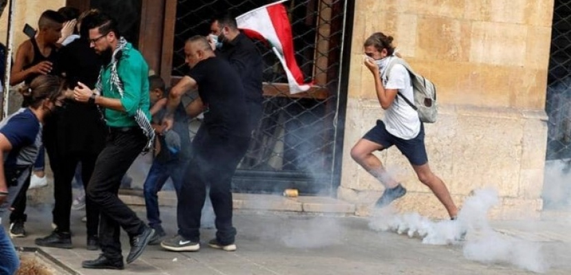   اشتباكات عنيفة بين قوات الأمن اللبناني ومحتجين في محيط البرلمان