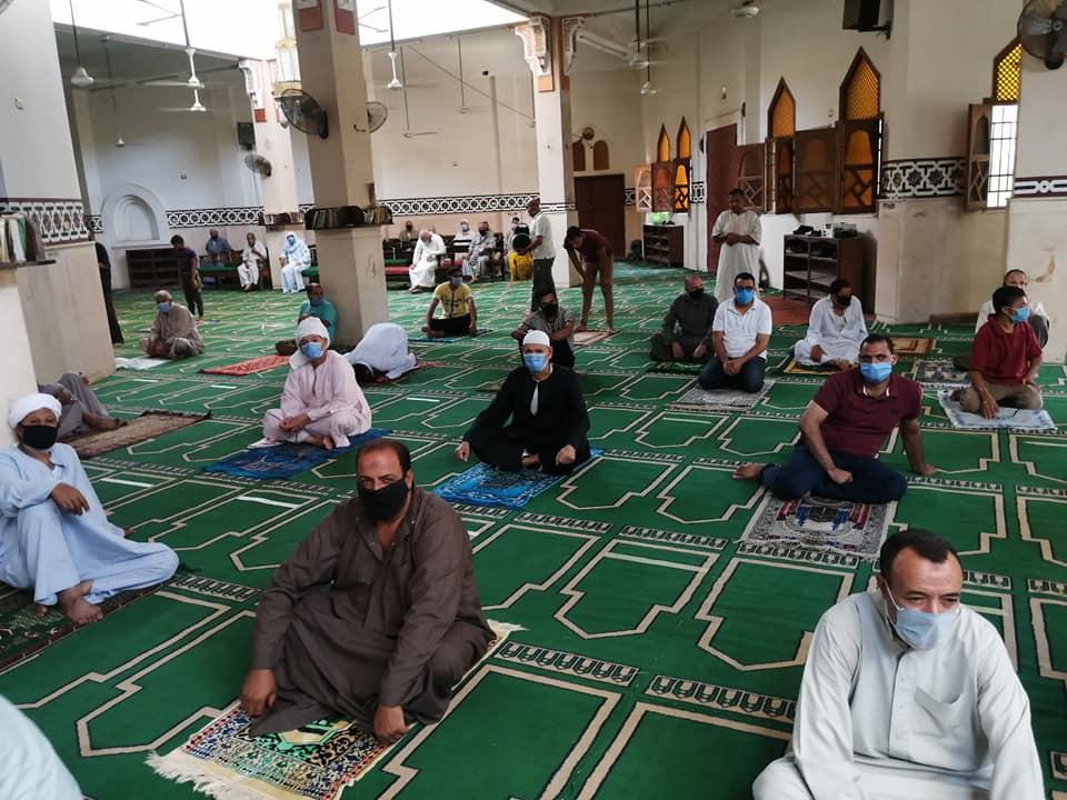   المصلون يلتزمون بتعليمات وزارة الاوقاف في مساجد بني سويف