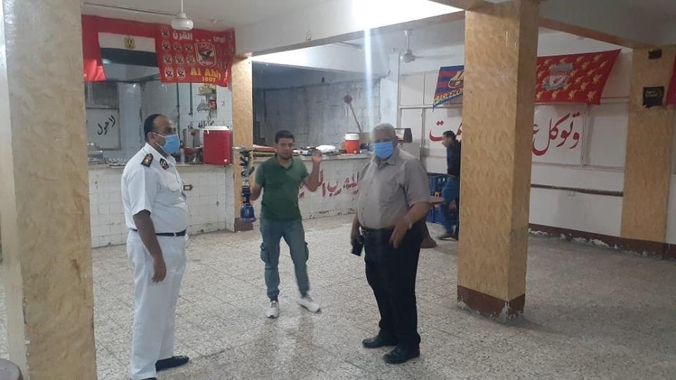   ضبط 4 مقهي مخالفة بداخلها 25 شيشة في حملة علي مقاهي جنوب ببني سويف
