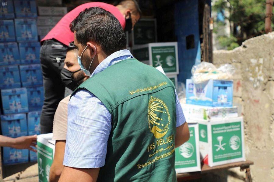   مركز الملك سلمان للإغاثة يقدم مواد غذائية عاجلة لأهالي المتضررين من انفجار مرفأ بيروت
