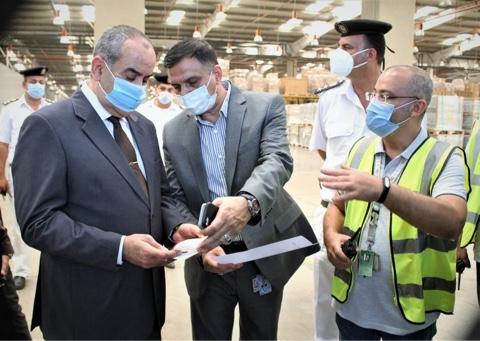   وزير الطيران يقوم بزيارة مفاجئة لقرية البضائع وشركات الشحن الجوى بمطار القاهرة