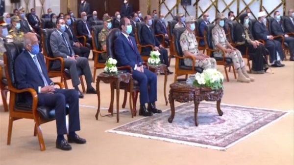   الرئيس السيسي يشاهد فيلما تسجيليا بعنوان «بريق وطن»