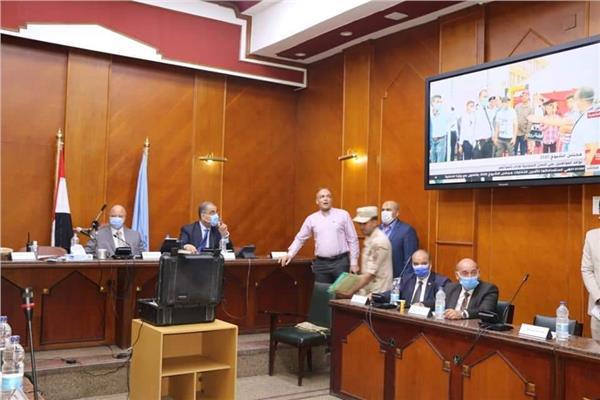   محافظ القاهرة يتفقد غرفة عمليات العاصمة لمتابعة انتخابات مجلس الشيوخ