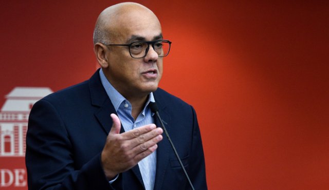   وزير الإعلام الفنزويلي يعلن إصابته بـ كورونا