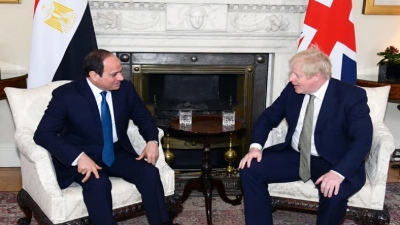   الرئيس السيسي يبحث مع رئيس الوزراء البريطاني الأزمة الليبية وملف سد النهضة