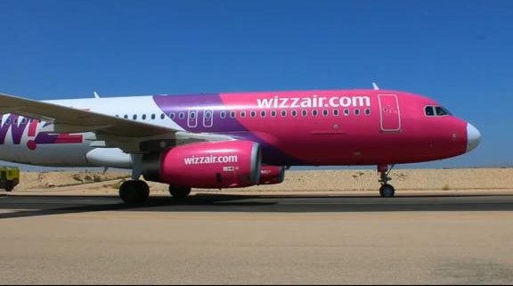   صور|| مطار برج العرب يستقبل أولى رحلات شركة «Wizz Air» من ميلانو