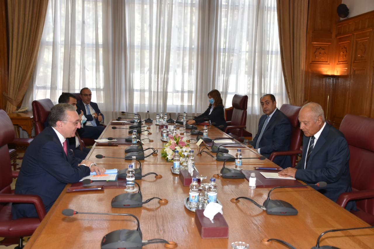   أبو الغيط يبحث مع وزير خارجية أرمينيا الأوضاع في المنطقة