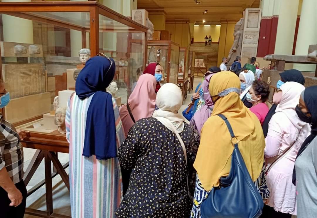   بالصور| جولة لمحاربات السرطان بالمتحف المصري 