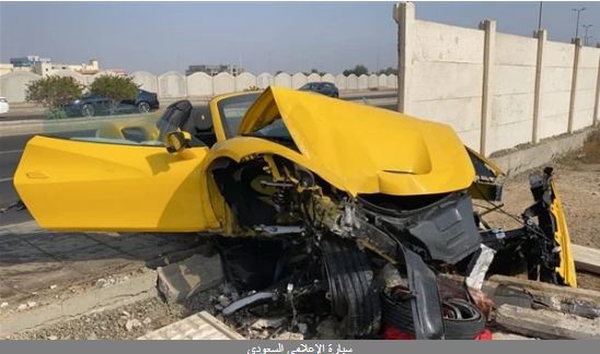   لقطات تكشف تحطم سيارة الإعلامى السعودى عبد الرحمن الرمال بحادث .. وهذا وضعه الصحى