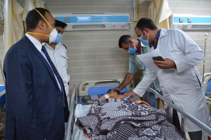   نائب محافظ المنيا يتابع حالة 22 شخصاً أصيبوا في حادث تصادم بالصحراوي 