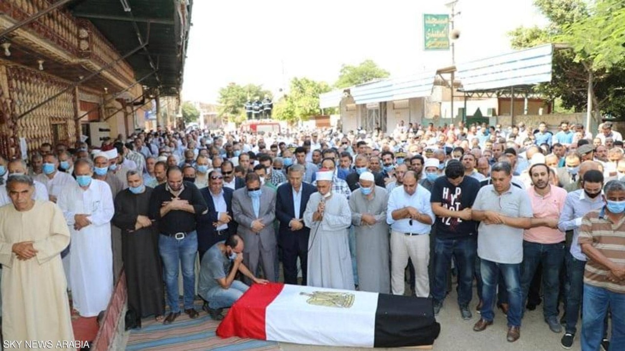   صور|| «سرس الليان» تشيع جثمان المقدم محمد عفت فى جنازة عسكرية وشعبية