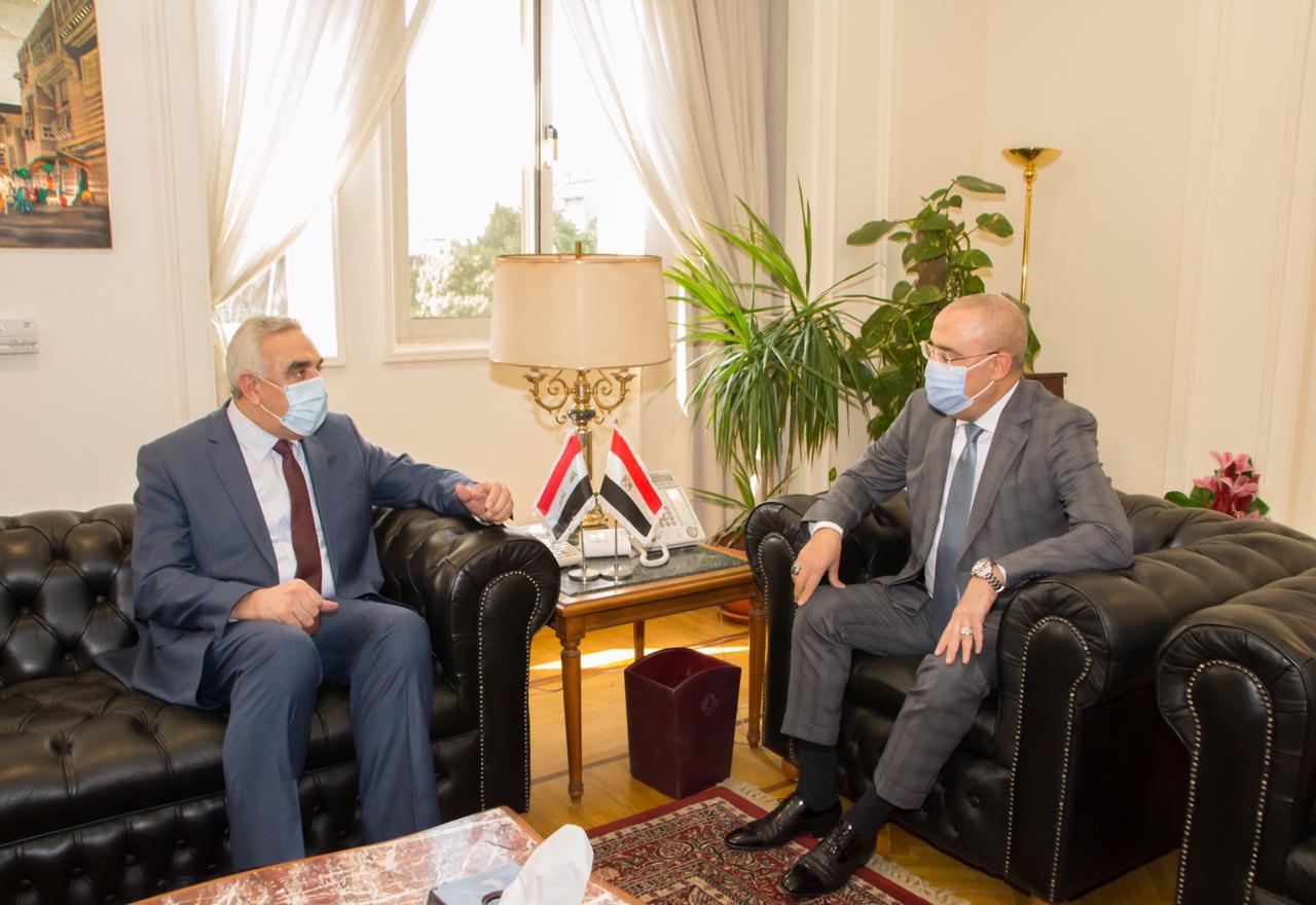   سفير العراق في القاهرة يلتقي وزير الإسكان لبحث سبل التعاون المشترك ونقل الخبرات