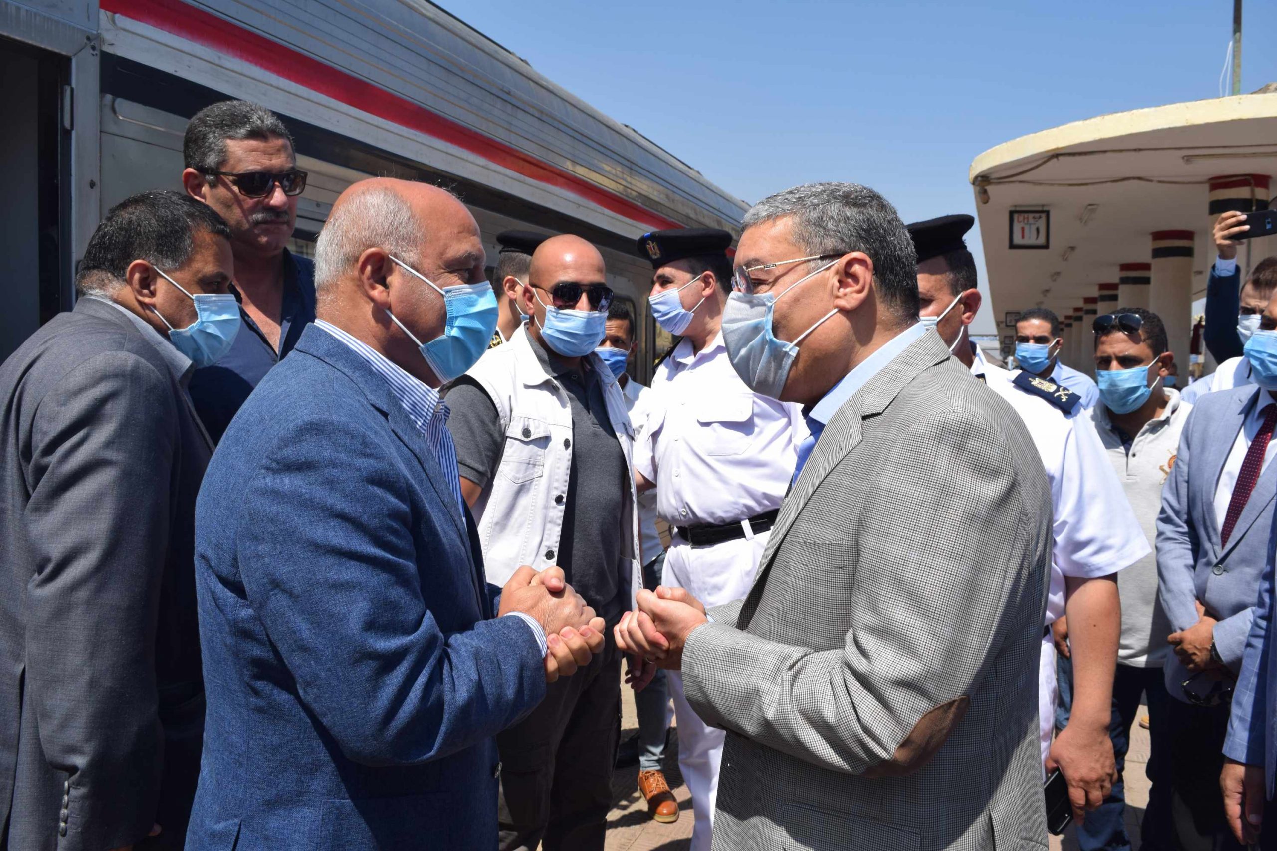   وزير النقل خلال زيارته لمحطة قطارات المنيا يشدد على تقديم أفضل الخدمات ورفع كفاءة الورش  