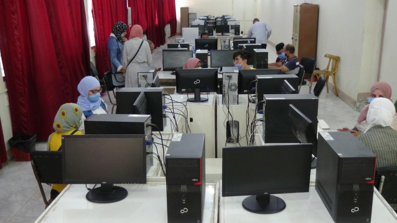   مكتب التنسيق بجامعة المنيا يواصل استقبال طلاب الثانوية العامة لتسجيل رغباتهم بالمرحلة الثانية