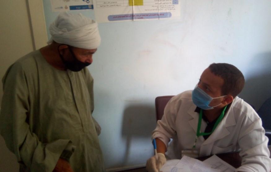   محافظ بني سويف توقيع الكشف الطبي وتوفير العلاج لأكثر من 1000 مواطن ضمن قوافل وزارة الصحة