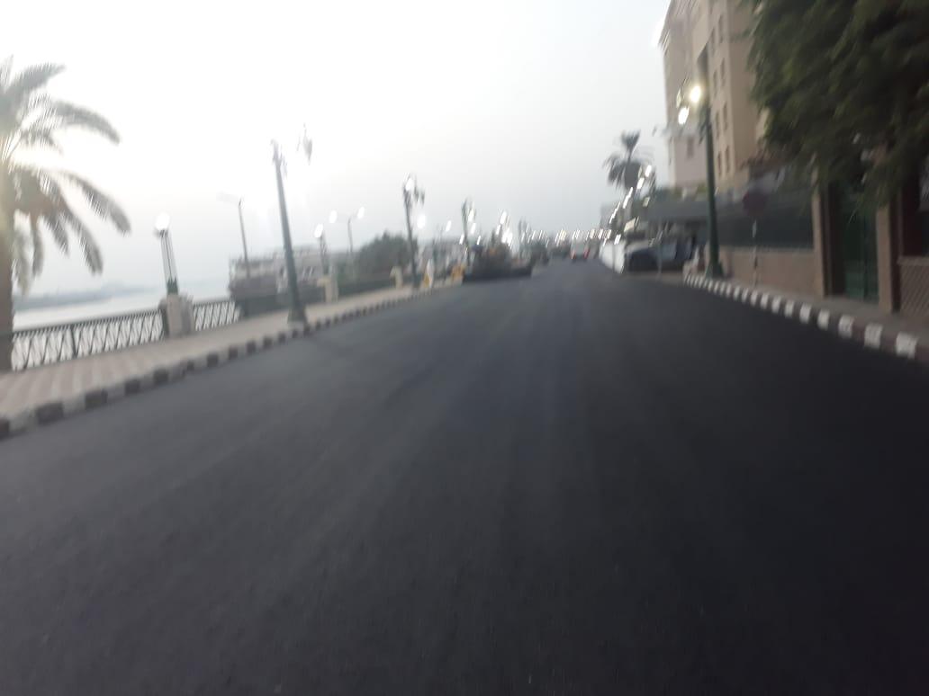   محافظ أسيوط يتفقد أعمال رصف وتطوير شارع الثورة وكورنيش النيل بحى شرق