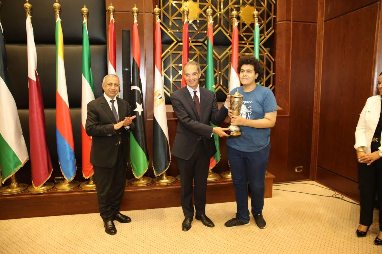   تكريم الفريق المصري الفائز بـ 4 ميداليات دولية فى الأولمبياد الدولى المعلوماتية