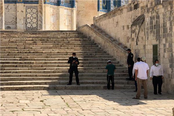  «القدس»: 32 مستوطنًا متطرفاً يقتحمون المسجد الأقصى