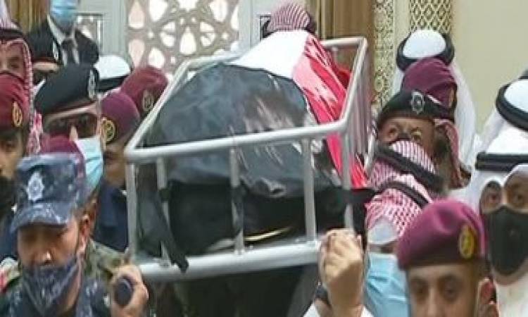   عاجل| نقل جثمان أمير الكويت من مسجد بلال بن رباح إلى مقبرة الصليبيخات