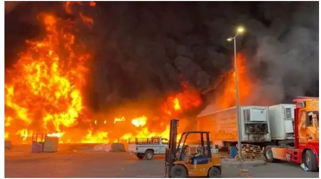   اندلاع حريق هائل فى مصنع بالقرب من العاصمة الإيرانية