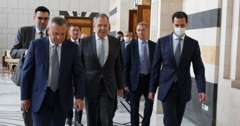   بعد أيام من زيارة ماكرون للبنان والعراق.. وزير الخارجية الروسي يزور سوريا للضغط على النظام السورى