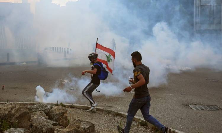   لبنان .. اشتباكات بين الأمن اللبنانى ومتظاهرين وسط بيروت