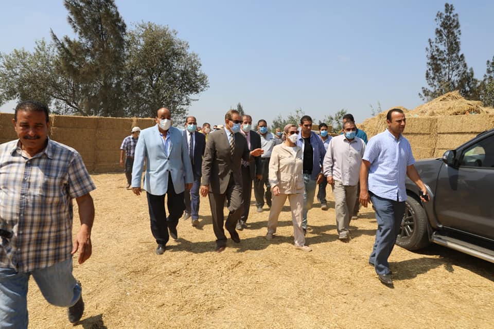   تفاصيل زيارة وزير البيئة لكفر الشيخ لمتابعة منظمة جمع قش الأرز