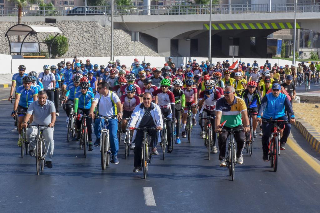   محافظ الإسكندرية يطلق إشارة بدء ماراثون الدراجات