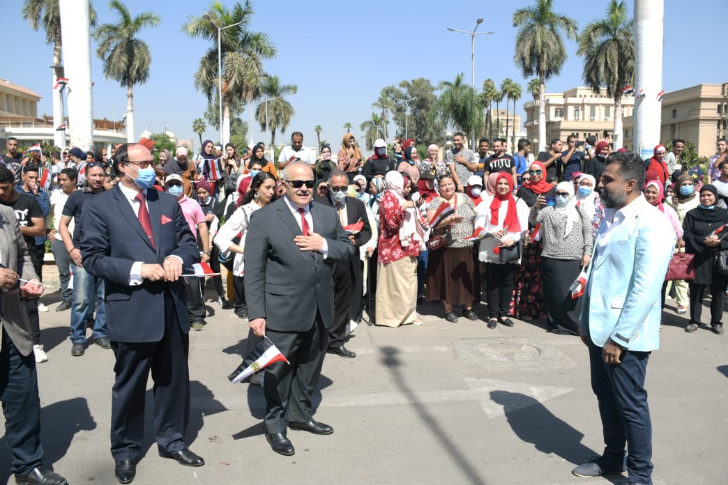   قبة جامعة القاهرة تتزين بأعلام مصر احتفالًا بانتصارات أكتوبر