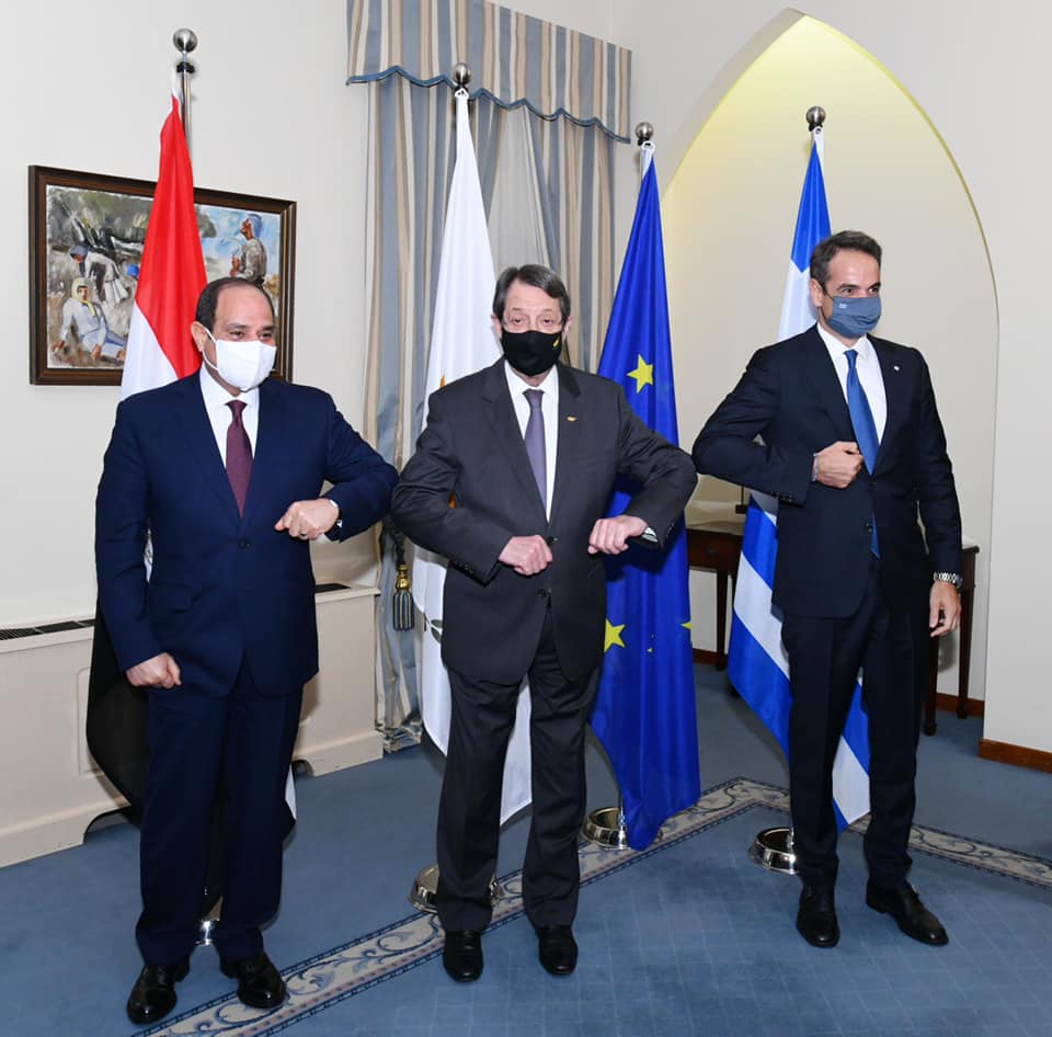   بالصور|| الرئيس السيسى فى القمة الثلاثية مع نظيره القبرصى ورئيس وزراء اليونان
