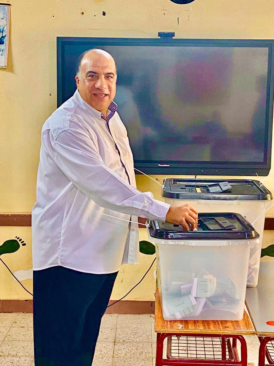   رئيس نادي الاتحاد السكندرى يدلي بصوته في انتخابات مجلس النواب