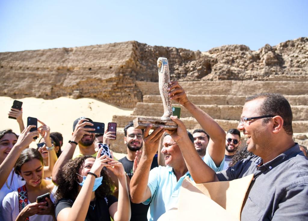   «الهجرة» تنظم زيارة إلى منطقة سقارة الأثرية لوفد شباب الدارسين بالخارج