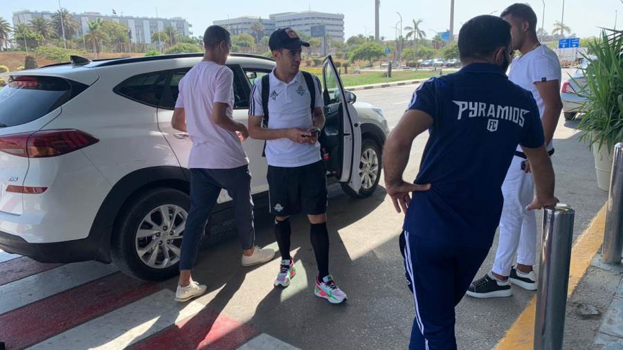   لاعبو بيراميدز يصلون مطار القاهرة استعدادًا للسفر إلى المغرب
