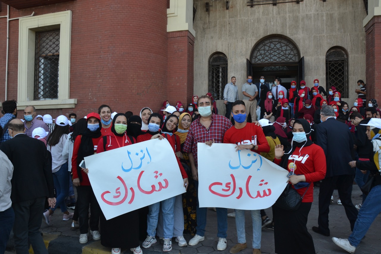  طلاب جامعة الإسكندرية يشاركون فى انتخابات مجلس النواب