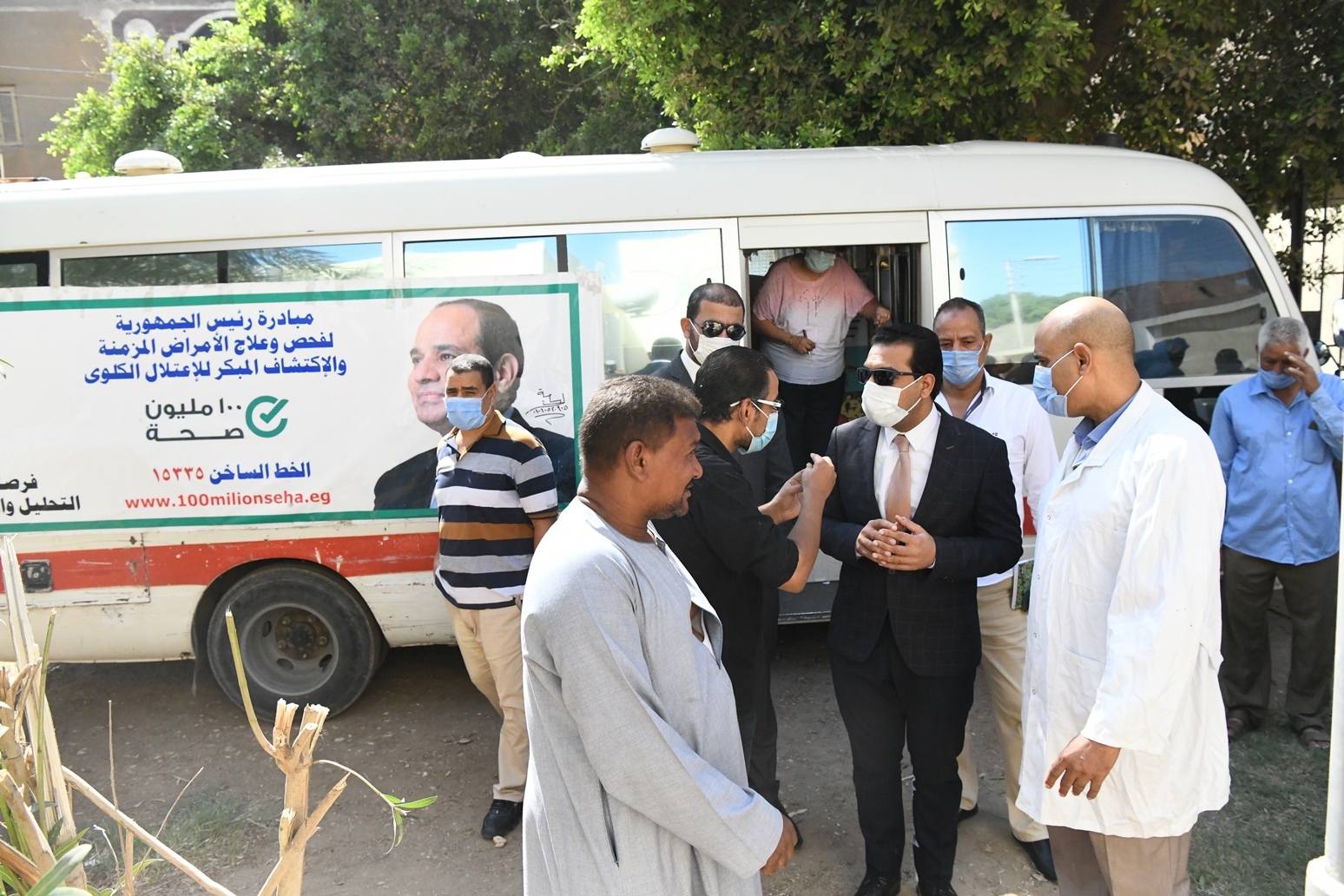   محافظة قنا تتابع أعمال القافلة الطبية المجانية بنجع حمادي